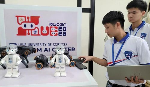Sinh viên Trường Đại học Khoa học - Đại học Huế tham gia nghiên cứu, sáng chế sản phẩm robot, phần mềm AI