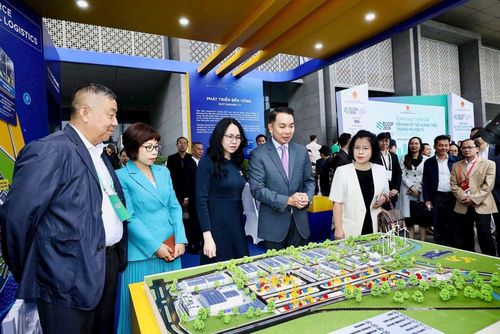 Áp lực cạnh tranh trên môi trường số cũng buộc doanh nghiệp phải đầu tư nhiều hơn vào chất lượng sản phẩm, khả năng truy xuất nguồn gốc, tối ưu bao bì, logistics và quản trị chuỗi cung ứng nếu muốn tạo dựng niềm tin với người tiêu dùng