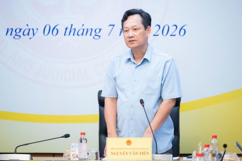 Phó Chánh án Tòa án nhân dân tối cao Nguyễn Văn Tiến phát biểu