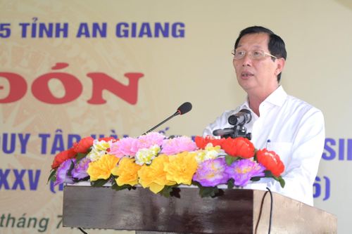 Phó Chủ tịch UBND tỉnh, Trưởng Ban Chỉ đạo 515 tỉnh An Giang Lê Văn Phước phát biểu tại buổi lễ. Ảnh: Phương Vũ