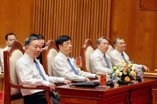 Tổng Bí thư, Chủ tịch nước Tô Lâm cùng các đồng chí lãnh đạo Đảng, Nhà nước và các đại biểu tham dự buổi làm việc.