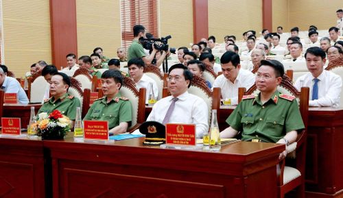 Các đại biểu tham dự buổi lễ.