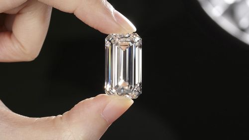 Bộ phận Kiểm soát Kho hàng của GIA đóng vai trò là trung tâm điều hành hoạt động của phòng thí nghiệm. Kim cương được phân phối từ và trả lại bộ phận này, đảm bảo việc phân phối kim cương cho người phân loại hoàn toàn ngẫu nhiên. Đây chỉ là một trong số nhiều biện pháp quan trọng trong quy trình phân loại độc lập và khách quan. (Ảnh: National Jeweler)