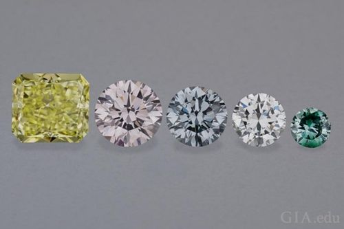 Tất cả các mẫu vật đều được kiểm tra bằng thiết bị chuyên dụng để xác định xem có phải là kim cương tự nhiên hay kim cương nhân tạo, hoặc cũng có thể không phải kim cương. (Ảnh: GIA)