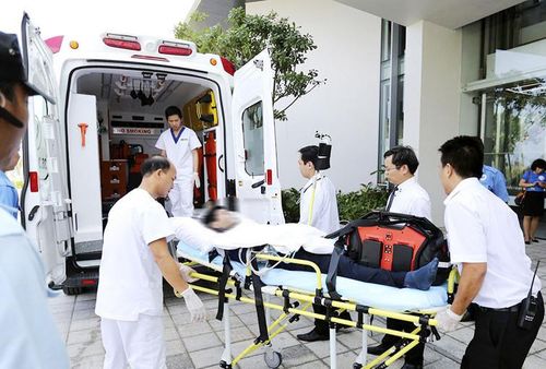Cấp cứu ngoại viện kịp thời giúp việc xử lý tiếp theo tại bệnh viện hiệu quả hơn, khả năng hồi phục của bệnh nhân cao hơn. Ảnh: Nguyễn Đông