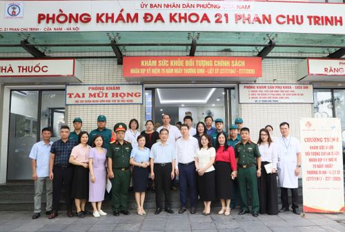 Chương trình diễn ra trong hai ngày 6 và 7-7, dự kiến khám cho 470 đối tượng trên địa bàn phường Cửa Nam. Ảnh: PV