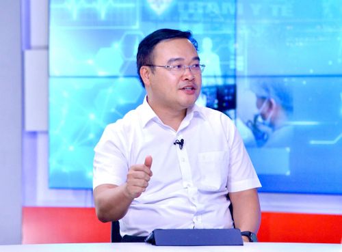 Ông Vũ Xuân Trường, Phó Bí thư Đảng ủy, Chủ tịch UBND phường Việt Hưng, thành phố Hà Nội trao đổi tại Chương trình. Ảnh: Viết Thành