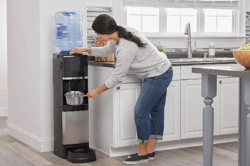 Việc chọn một chiếc bình sai kiểu dáng hay để bình bám bẩn, đóng cặn vô tình có thể làm lu mờ cung tài lộc của gia đình.