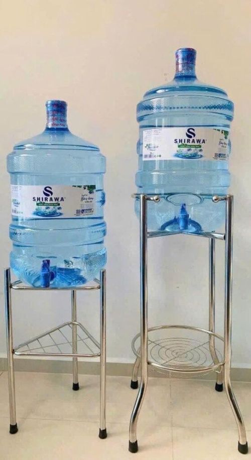 Việc đặt bình nước uống theo phong thủy là một phương pháp đơn giản nhưng mang lại hiệu quả sâu sắc trong việc cải thiện và cân bằng năng lượng cho không gian sống.