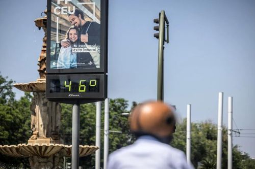  Màn hình hiển thị nhiệt độ tại Seville, Tây Ban Nha vào tháng 7/2023. Ảnh: Angel Garcia/Bloomberg.