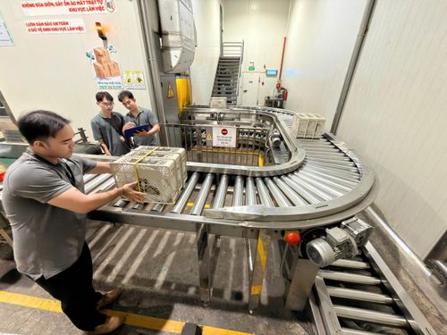  Việc vận hành công nghệ chiếu xạ X-ray được kỳ vọng giúp nhà máy chiếu xạ Toàn Phát tăng gấp đôi năng lực chiếu xạ trái cây tươi. Ảnh: TPI. 