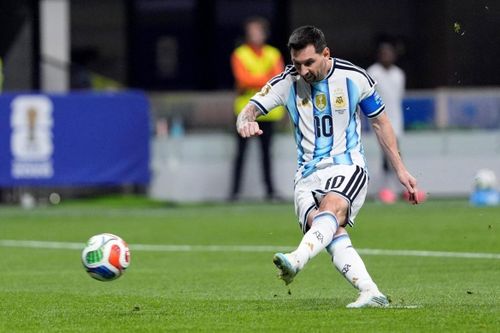 Messi bỏ lỡ cơ hội ghi bàn từ chấm 11 m tối 7/7. Ảnh: Reuters.