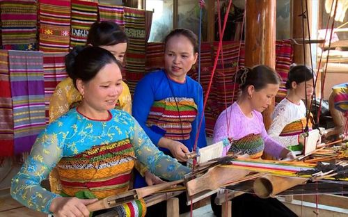 Nghề dệt thổ cẩm truyền thống được khuyến khích bảo tồn, phát huy gắn với phát triển du lịch và sinh kế của người dân