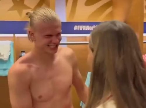 Erling Haaland bắt tay Công chúa Na Uy Ingrid Alexandra. (Ảnh chụp màn hình)