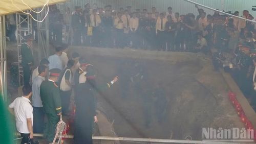 Khu vực khai quật hài cốt liệt sĩ tại Công viên Lê Thị Riêng.
