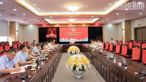 Đồng chí Nguyễn Đình Việt, Chủ tịch Ủy ban nhân dân tỉnh Sơn La chủ trì cuộc làm việc rà soát, tháo gỡ khó khăn, vướng mắc đối với một số dự án đầu tư trên địa bàn.