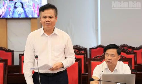 Lãnh đạo Sở Nông nghiệp và Môi trường tỉnh Sơn La phát biểu ý kiến tại cuộc làm việc.