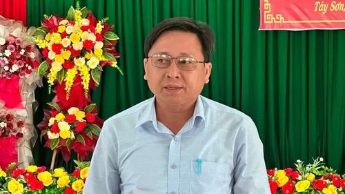Phó Chủ tịch Ủy ban nhân dân xã Tây Sơn Nguyễn Mạnh Sơn phát biểu tại buổi làm việc.