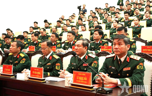 Các đại biểu dự buổi lễ.