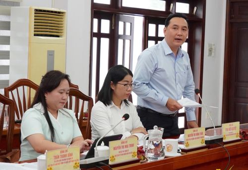 Bí thư Đảng ủy phường Thủ Đức Mai Hữu Quyết phát biểu tại buổi làm việc. Ảnh: PHƯƠNG UYÊN