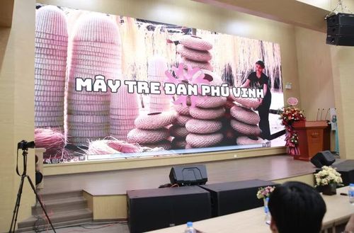 Re: Craft yêu cầu sinh viên đến trực tiếp làng nghề, gặp gỡ nghệ nhân, quan sát quy trình sản xuất và lắng nghe chuyện nghề.