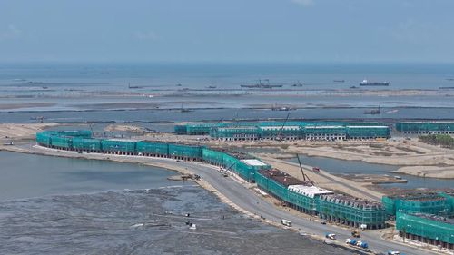 Trong quá trình xây dựng, Vinhomes Green Paradise ứng dụng công nghệ xử lý đất nền ven biển được tư vấn bởi các chuyên gia quốc tế hàng đầu từ Hà Lan - “người khổng lồ” trong các dự án lấn biển trị thủy và phát triển kinh tế, giúp đảm bảo kiên cố các công trình xây dựng, tuyệt đối bền vững lâu dài.