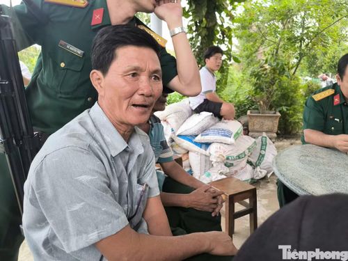 Ông Huỳnh Văn Mười hy vọng kết quả giám định ADN sẽ giúp xác định danh tính người anh mất liên lạc từ năm 1968. Ảnh: Nguyễn Tiến