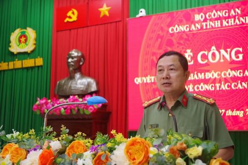 Đại tá Nguyễn Quân, Phó Bí thư Đảng ủy, Phó Giám đốc Công an tỉnh phát biểu giao nhiệm vụ. Ảnh: CAKH.