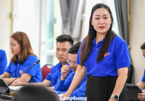 Chị Hứa Thanh Hoa phát biểu ý kiến tại chương trình. Ảnh: D.T