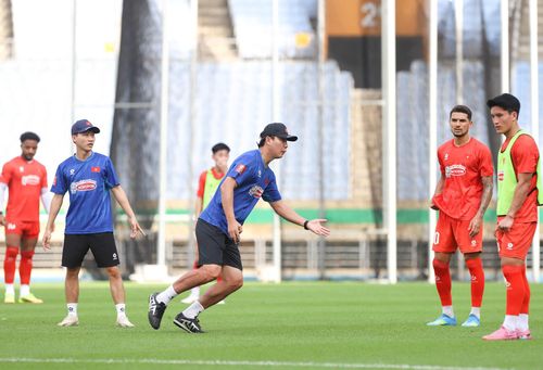 Tuyển Việt Nam sẵn sàng cho cuộc thử sức với Yongin FC. Ảnh: VFF