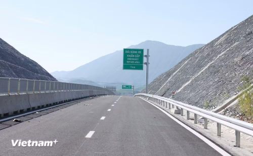 Hàng loạt các dự án thành phần cao tốc Bắc-Nam đã hoàn thành, góp phần nối thông tuyến từ Lạng Sơn-Cà Mau. (Ảnh: Việt Hùng/Vietnam+)