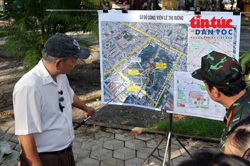 Kiến trúc sư Nguyễn Xuân Thắng thảo luận về các địa điểm nghi vấn.