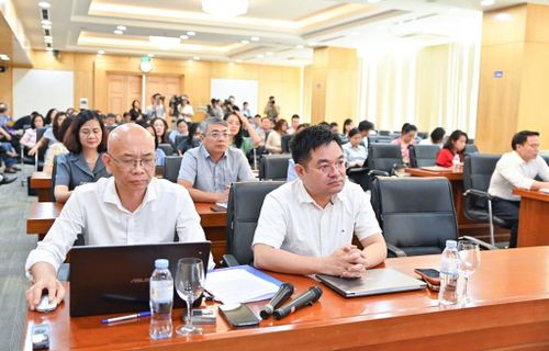 Đại diện các Cục, Vụ thuộc Bộ Công Thương tham gia họp báo. Ảnh: Bộ Công Thương