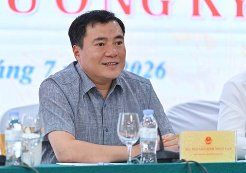 Thứ trưởng Bộ Công Thương Nguyễn Sinh Nhật Tân chủ trì họp báo. Ảnh: Bộ Công Thương