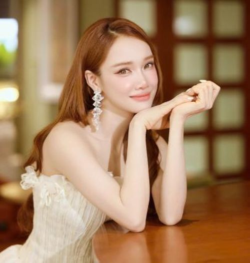 Sau hơn 10 năm hoạt động nghệ thuật, Nhã Phương vẫn giữ được sức hút với khán giả. Ảnh: FBNV