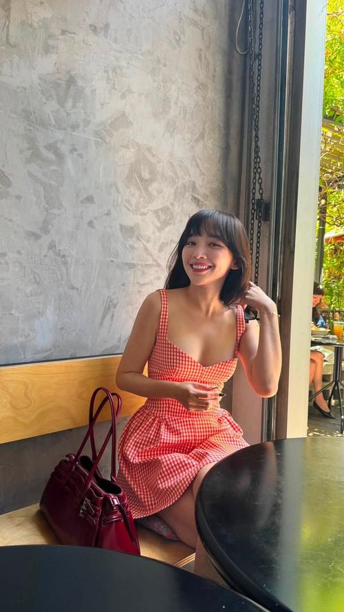 Nụ cười tỏa nắng và sắc vóc ngày càng thăng hạng của Tóc Tiên. (Nguồn: FBNV)