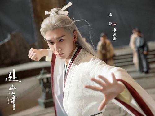 Phó Sơn Hải khai thác đề tài võ hiệp bằng góc nhìn hiện đại khi đưa một người trẻ đam mê giang hồ bước vào thế giới kiếm hiệp do chính mình tham gia xây dựng. Thành Nghị đảm nhận vai Tiêu Minh Minh, chàng trai yêu thích tiểu thuyết võ hiệp và thử nghiệm một hệ thống công nghệ nhập vai để sáng tác. Sau khi can thiệp quá sâu vào kịch bản, anh bị cuốn vào thế giới ấy và trở thành Tiêu Thu Thủy. Ban đầu, Minh Minh tin rằng mình có thể dựa vào hiểu biết về cốt truyện để làm chủ mọi tình huống. Nhưng những trận chiến khốc liệt, các âm mưu của Quyền Lực Bang và sự hy sinh của những người bên cạnh khiến anh dần nhận ra giang hồ không phải một trò chơi có thể dễ dàng điều khiển. Từ một người chỉ muốn tìm đường trở về, Tiêu Thu Thủy từng bước trưởng thành, học cách gánh vác trách nhiệm và thấu hiểu ý nghĩa của nghĩa khí.