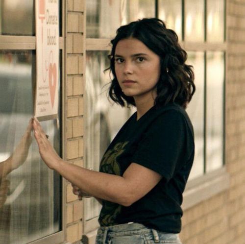 Inde Navarrette trong vai Sarah Cortez của Superman & Lois, vai diễn giúp cô được khán giả truyền hình biết đến trước khi bứt phá ở điện ảnh. Ảnh: The CW.