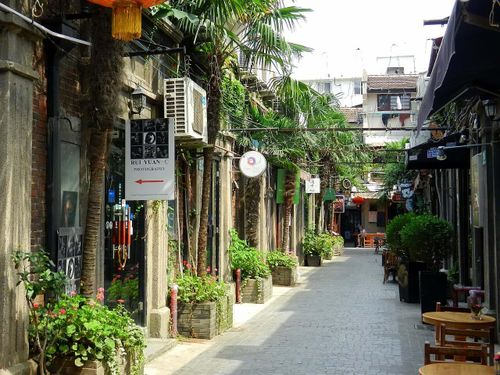 Điền Tử Phường hình thành từ quá trình cải tạo từng bước trên nền khu dân cư cũ, giữ lại cấu trúc ngõ hẻm, cư dân và các hoạt động sản xuất nhỏ. Đây được xem là một trong những thực nghiệm tiêu biểu của tư duy "tái sinh hữu cơ" tại Thượng Hải. Ảnh: Wikimedia