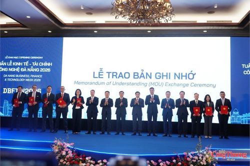 Lễ trao biên bản ghi nhớ hợp tác giữa UBND TP. Đà Nẵng, Cơ quan điều hành Trung tâm tài chính quốc tế Việt Nam tại TP. Đà Nẵng với các cơ quan, tổ chức, doanh nghiệp, đối tác trong nước và quốc tế