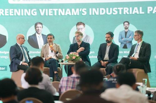 Các diễn giả tham gia hội thảo. Ảnh: Thu Hương.