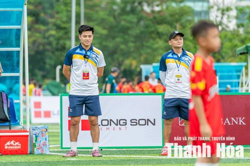 Cả Lê Quốc Phương (phải) và Trịnh Văn Huy (trái) đều đánh giá cao cơ hội được trải nghiệm ở sân chơi lớn của các học trò.