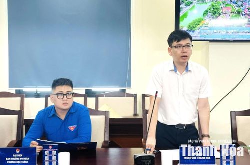 Đại diện MobiFone Thanh Hóa giới thiệu tổng quan về nội dung số hóa đối với các di tích.