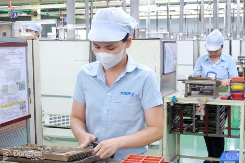 Công ty TNHH Tokin Electronics Việt Nam (Khu công nghiệp Long Bình, phường Long Bình) thi đua sản xuất, nâng cao chất lượng sản phẩm.