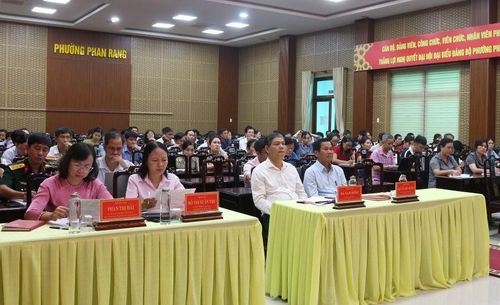 Các đại biểu tham dự hội nghị.