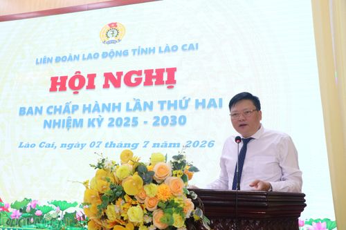 Đồng chí Nguyễn Hồng Thoan phát biểu nhận nhiệm vụ.