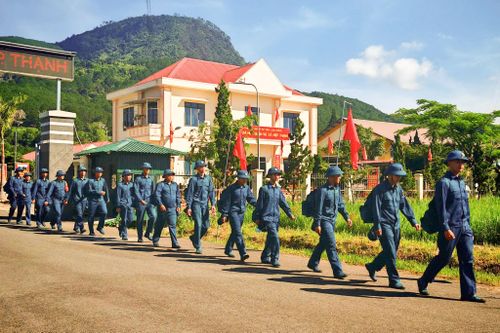 Dân quân tự vệ xã Hiệp Thạnh thực hiện nhiệm vụ huấn luyện
