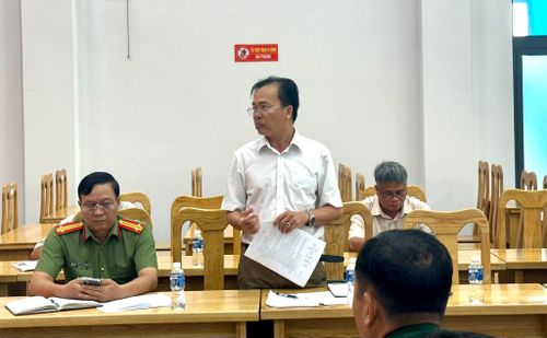 Lãnh đạo UBND phường Phú Thủy báo cáo tại buổi làm việc