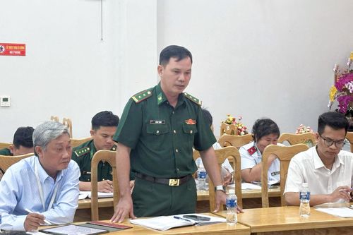 Các đại biểu tham gia ý kiến tại buổi làm việc