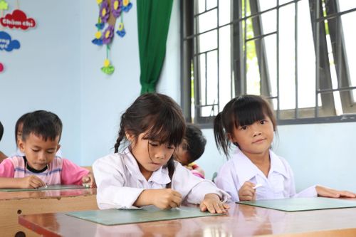 Sau 1 tuần học, học sinh DTTS đã tự tin hơn, đặc biệt là trong giao tiếp